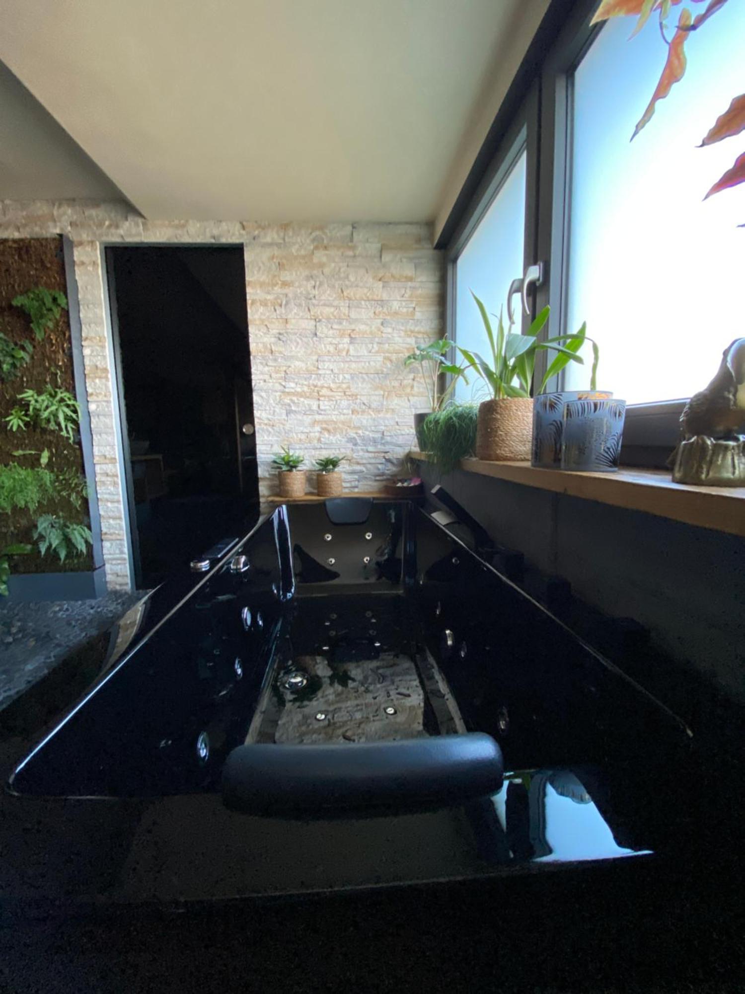 Private Wellness Suiten Mit Whirlpool Essen Exterior photo