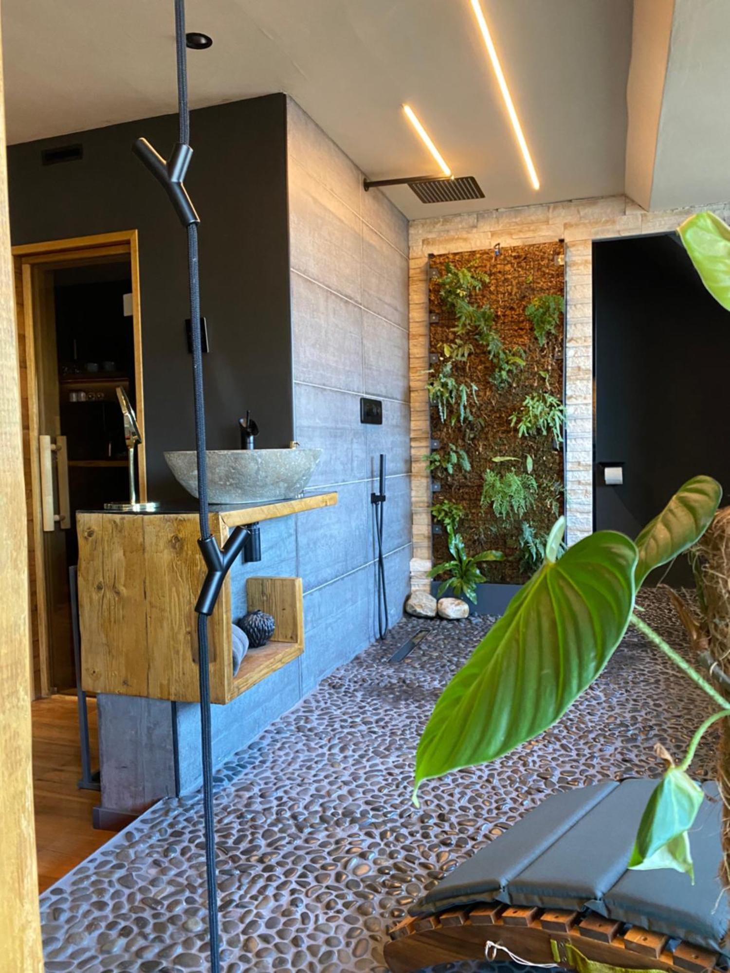 Private Wellness Suiten Mit Whirlpool Essen Exterior photo