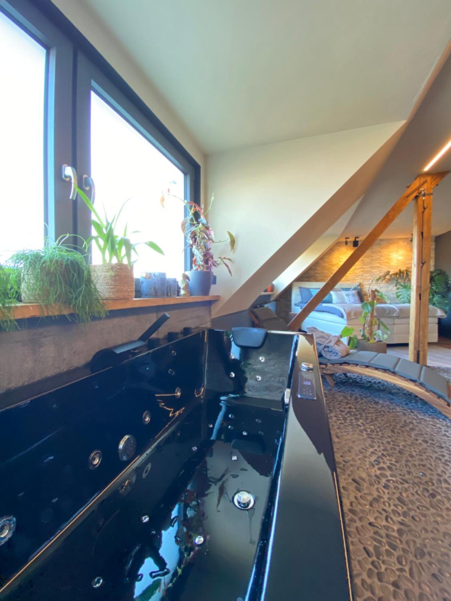 Private Wellness Suiten Mit Whirlpool Essen Exterior photo