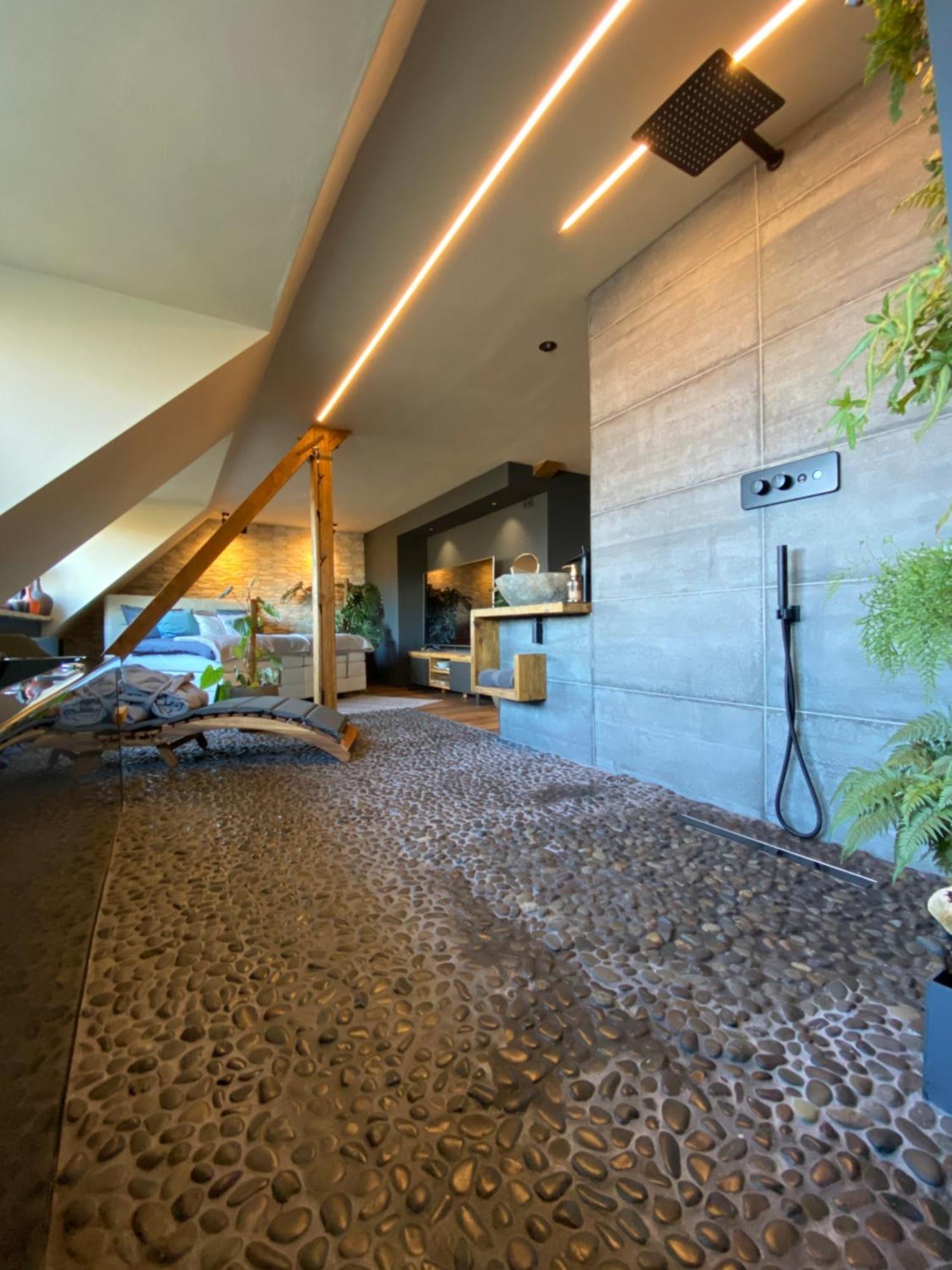 Private Wellness Suiten Mit Whirlpool Essen Exterior photo