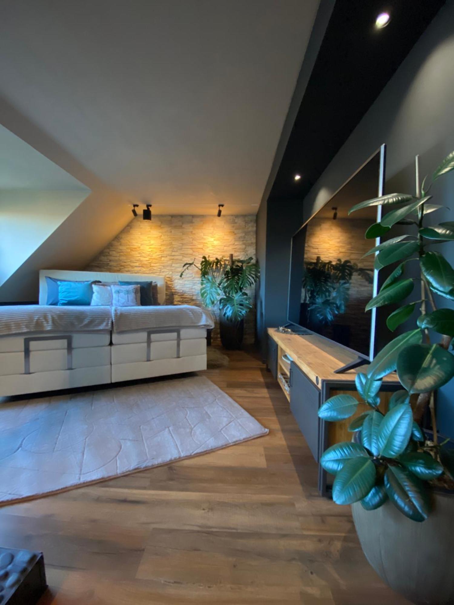 Private Wellness Suiten Mit Whirlpool Essen Exterior photo